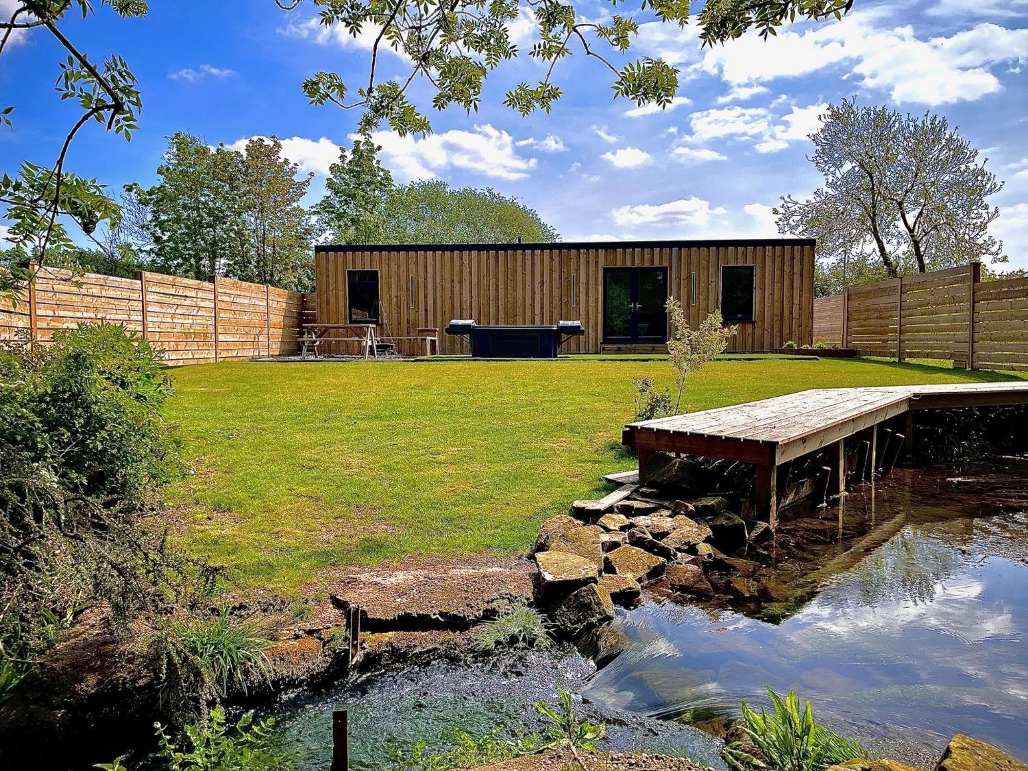 Mill Stream Retreat Villa Legbourne Bagian luar foto