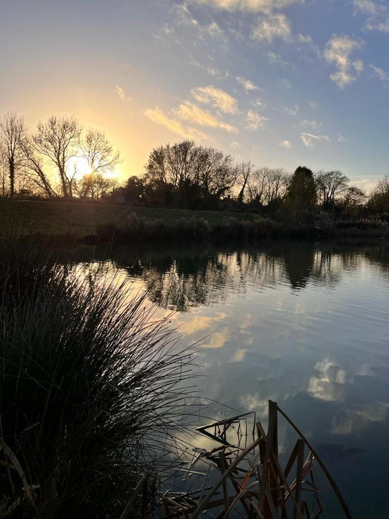Mill Stream Retreat Villa Legbourne Bagian luar foto